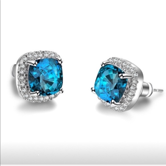 💕 RESTOCKING! Blue Princess Cut Halo Earrings - Picture 6 of 6